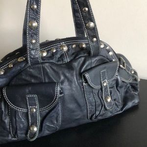 2/25🌸Leather handbag